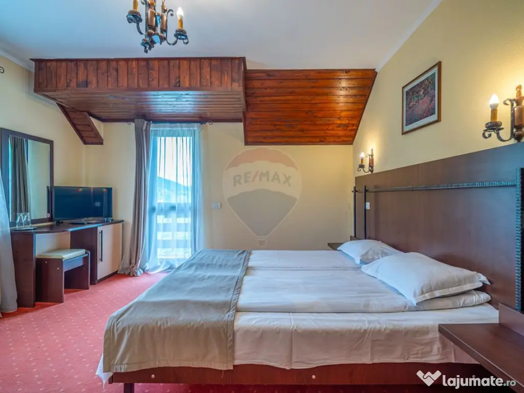 Proprietate deosebită de vânzare în Bușteni - Pensiun...