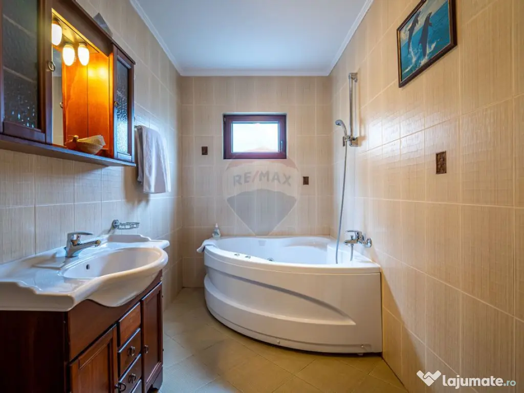 Proprietate deosebită de vânzare în Bușteni - Pensiun...