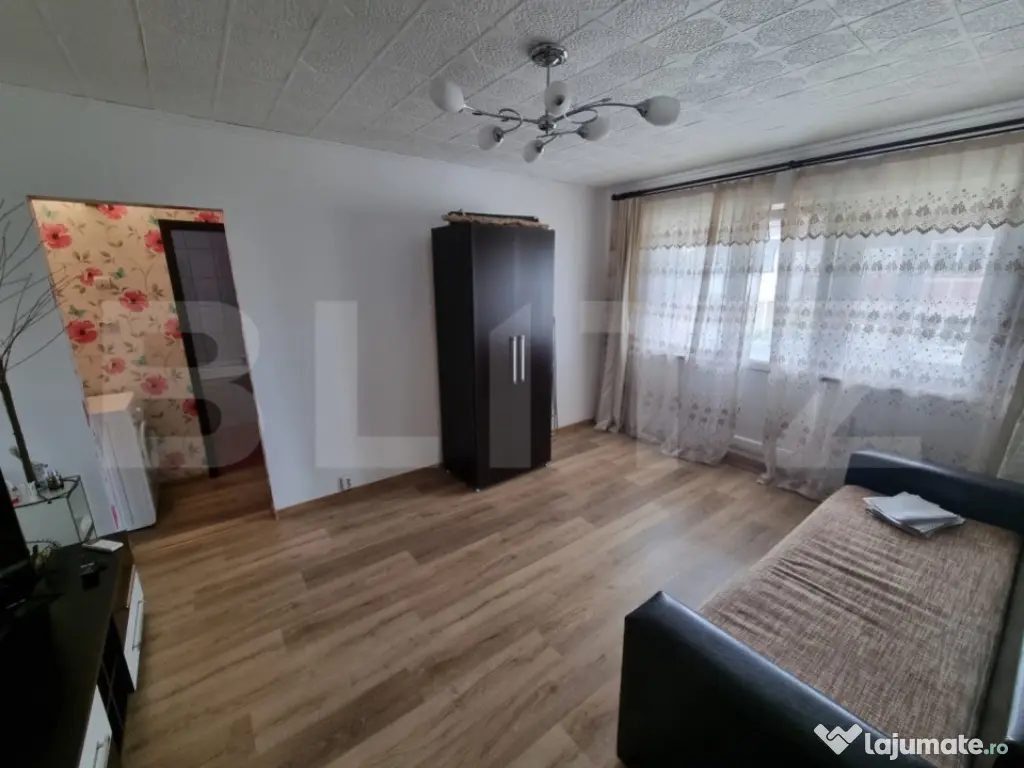 Apartament de vanzare, cu 2 camere semidecomandat, 38 mp, zo