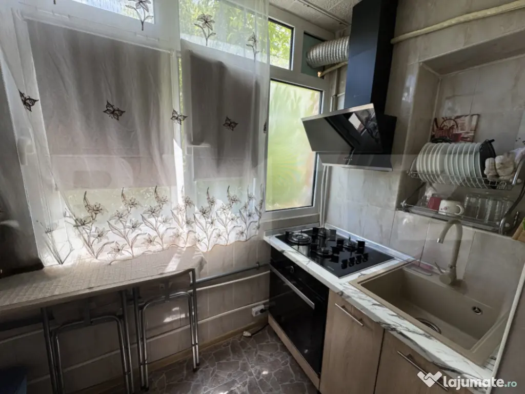 Apartament de vanzare, cu 2 camere, 51 mp, zona Trenul Pierd