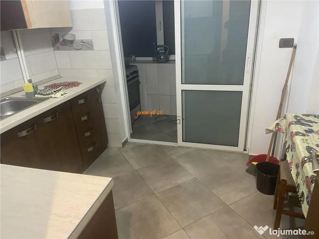 Apartament 3 camere , zona Scoala nr 10 - b-dul Unirii, deco 