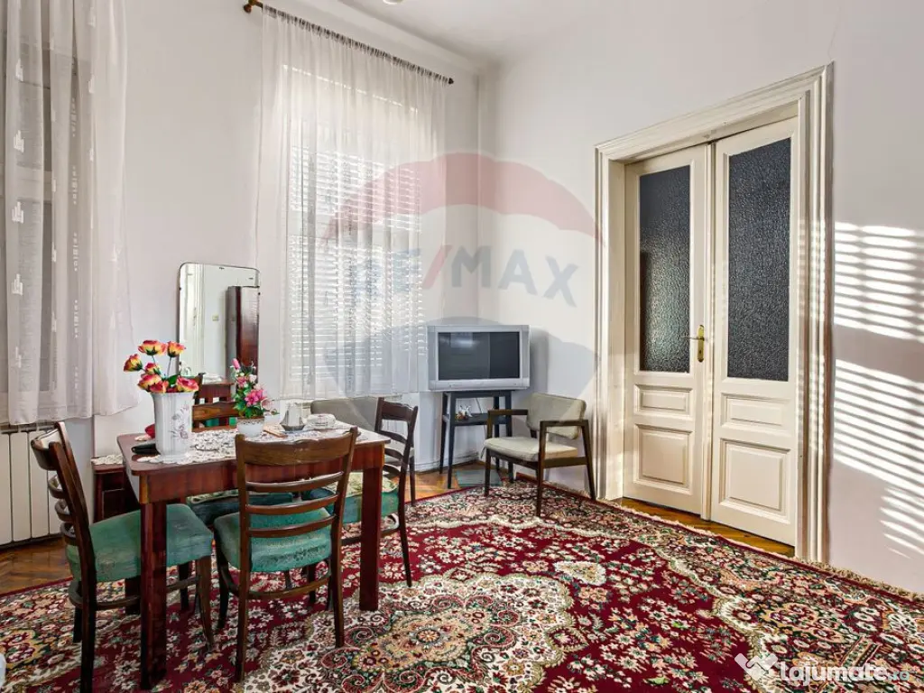 Apartament 4 camere spațioase, curte, zona Piata Catedralei 