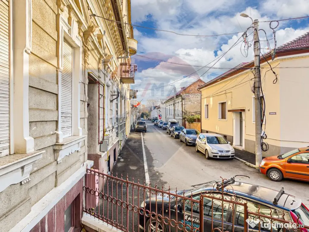 Apartament 4 camere spațioase, curte, zona Piata Catedralei 