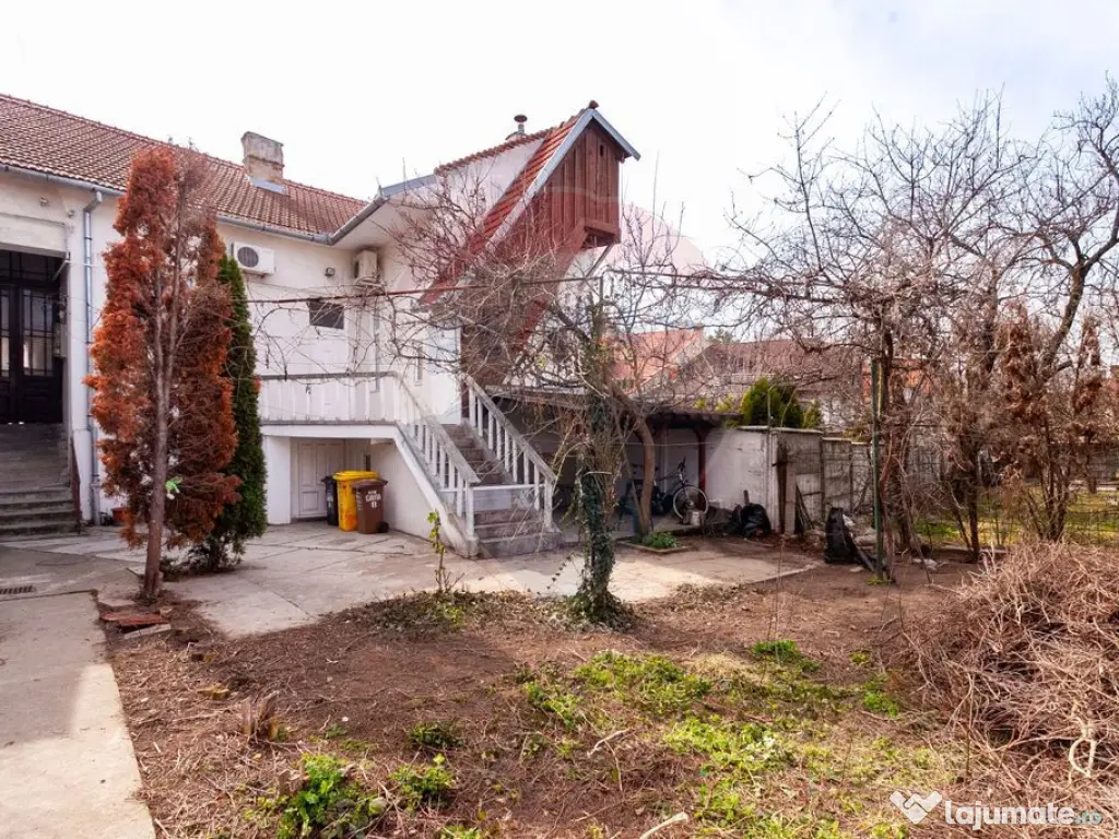 Apartament 4 camere spațioase, curte, zona Piata Catedralei 