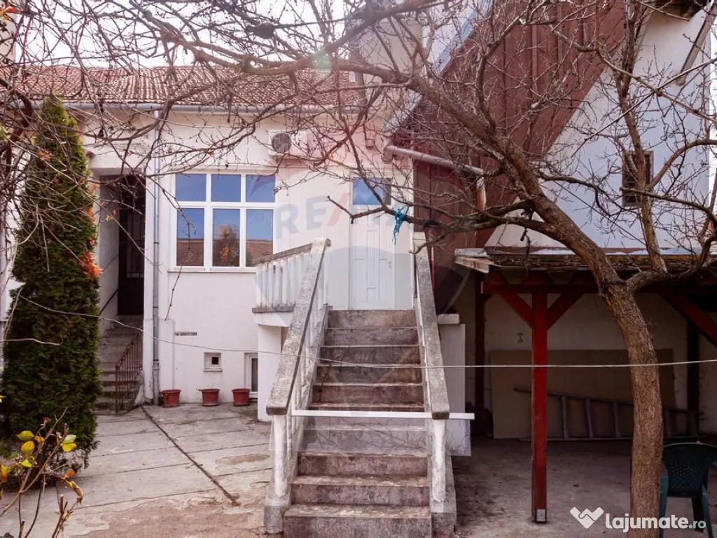 Apartament 4 camere spațioase, curte, zona Piata Catedralei 