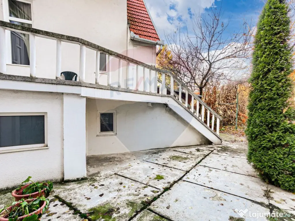 Apartament 4 camere spațioase, curte, zona Piata Catedralei 