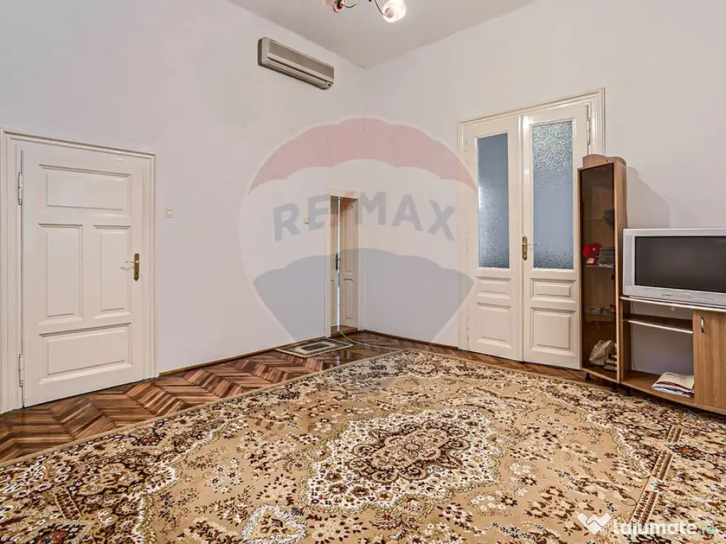 Apartament 4 camere spațioase, curte, zona Piata Catedralei 