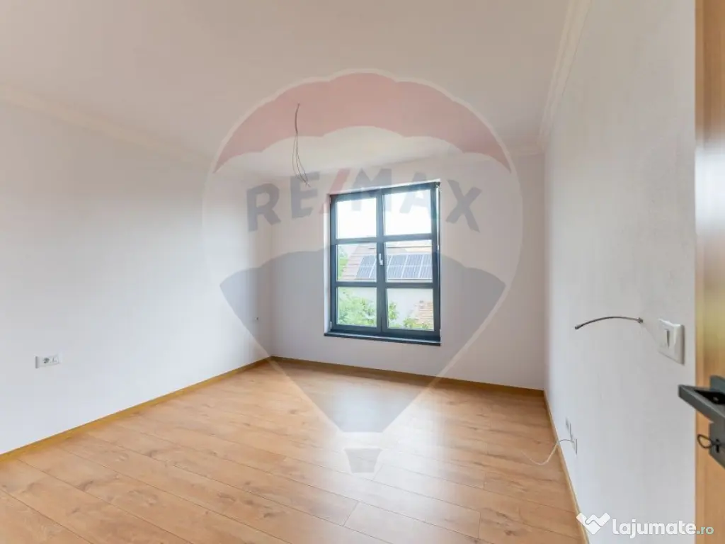 Apartament cu terasă și 2 parcări - Complex nou central 