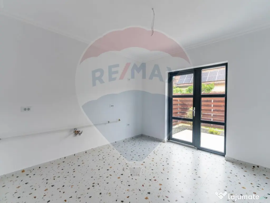 Apartament cu terasă și 2 parcări - Complex nou central 