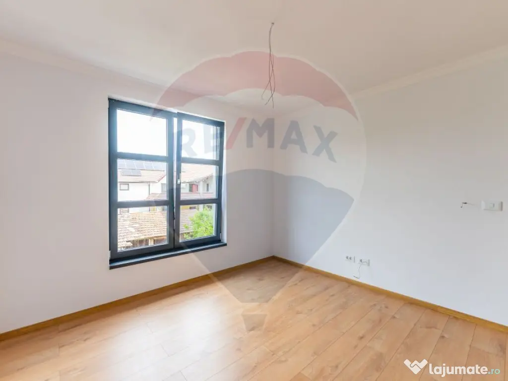 Apartament cu terasă și 2 parcări - Complex nou central 