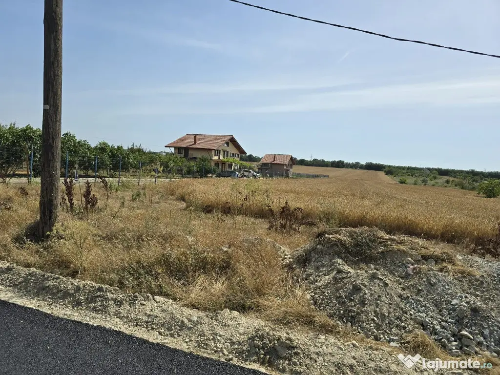 Vand teren in Lazu la strada Baritiu