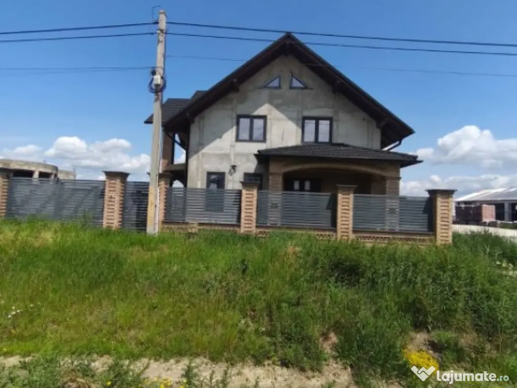 Casa individuala 4 camere, 200mp, Radauti