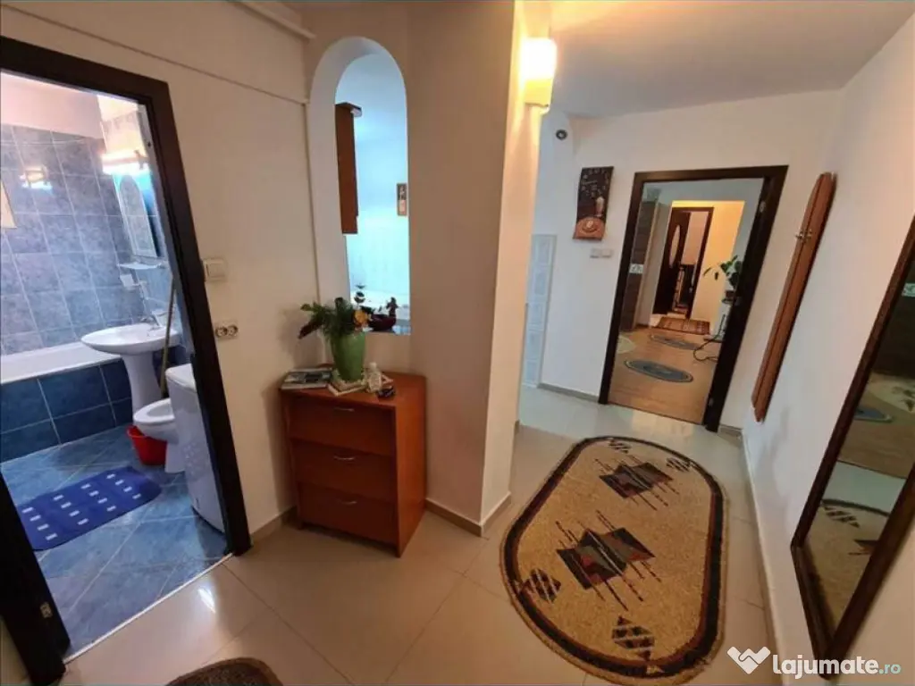 Apartament 3 camere, 2 bai Centrul Civic 