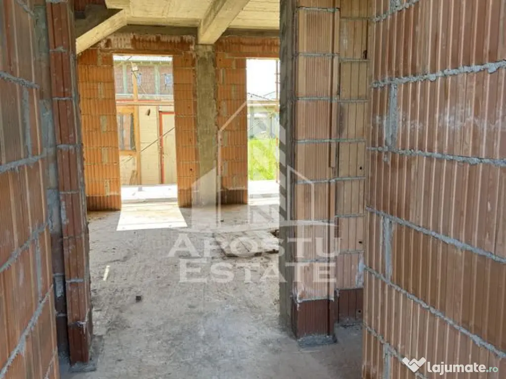 Case insiruite cu 3 camere, bucatarie inchisa, toate util... 