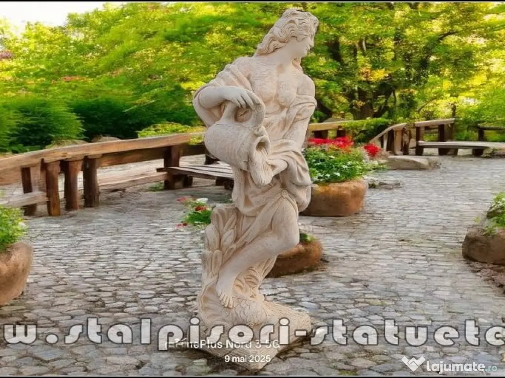 Statuetă domnița cu ulcea, galben patinat, model S16. 