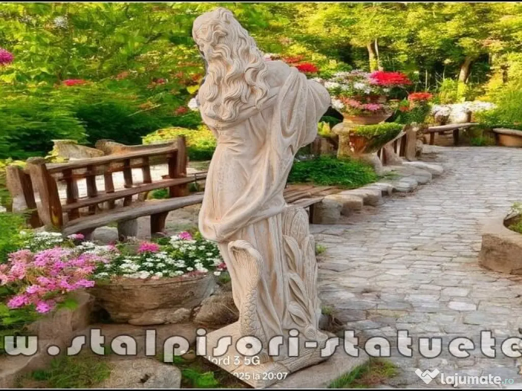 Statuetă domnița cu ulcea, galben patinat, model S16. 