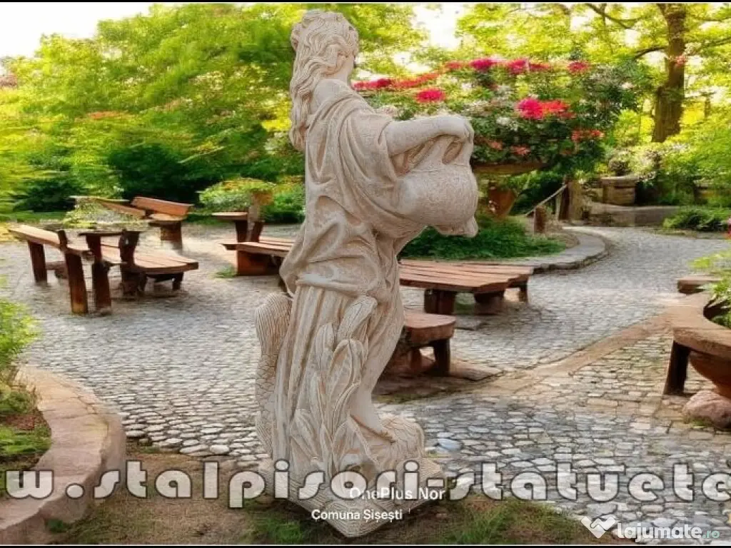 Statuetă domnița cu ulcea, galben patinat, model S16. 