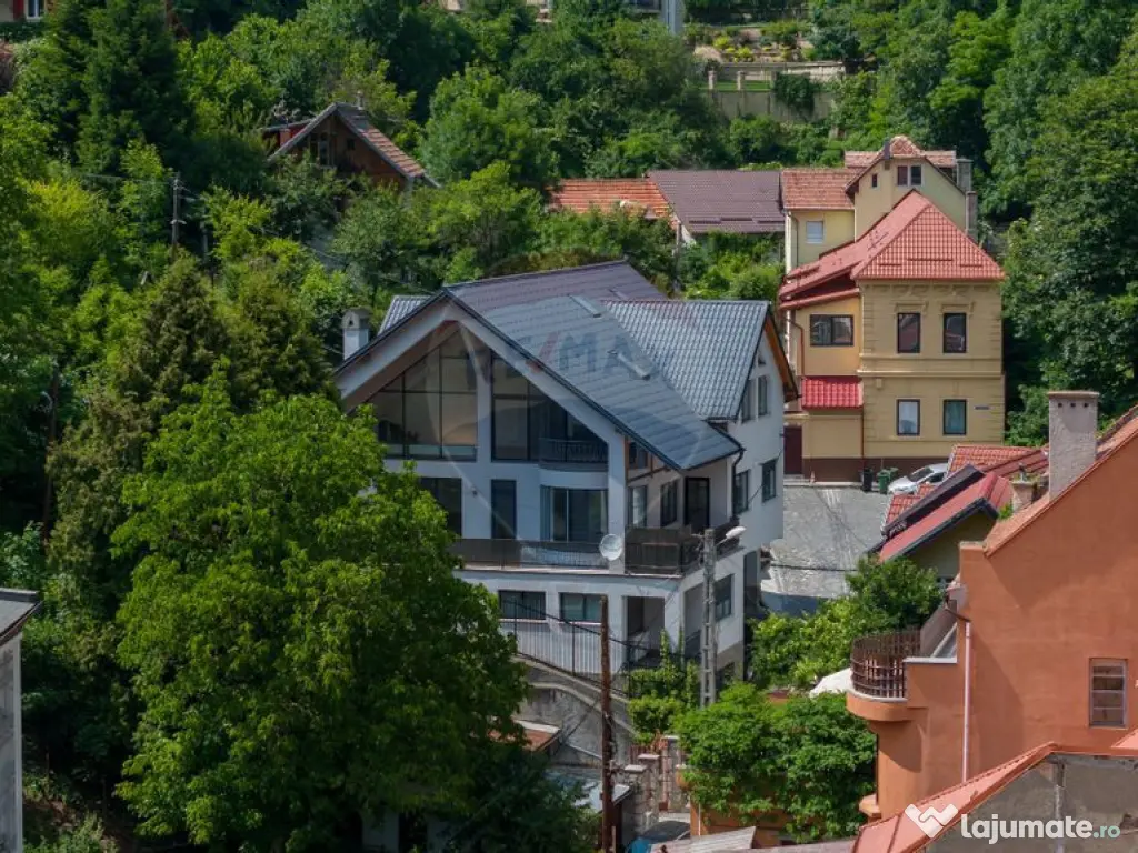 Vanzare două vile, cu potential investitional în Brașo... 