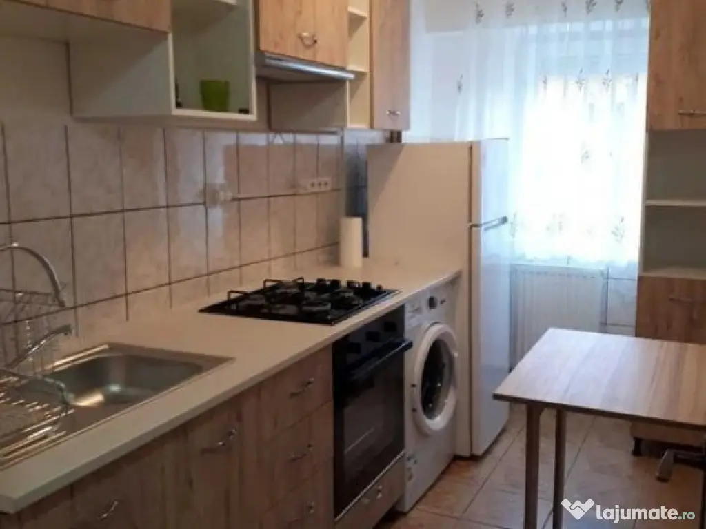 1 camera langa Facultatea de Medicina