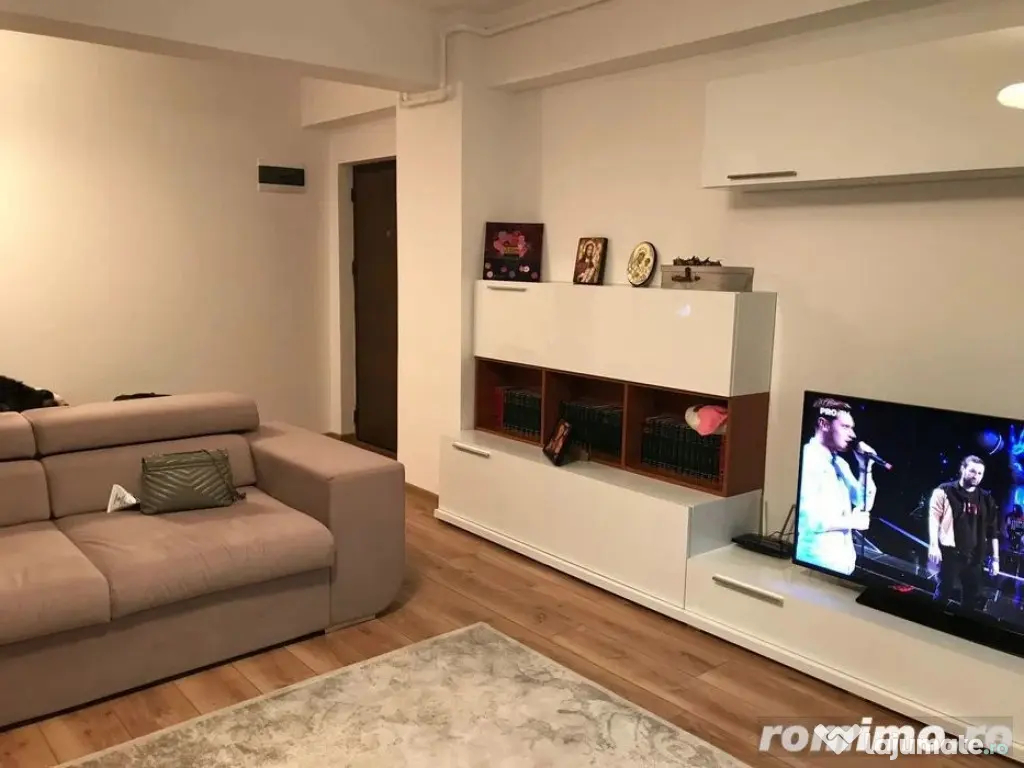 2 camere in zona Complexului Studentesc