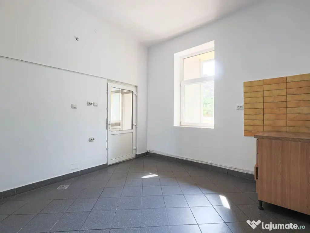 Locație excelentă: Spațiu comercial Reprezentanță sa... 