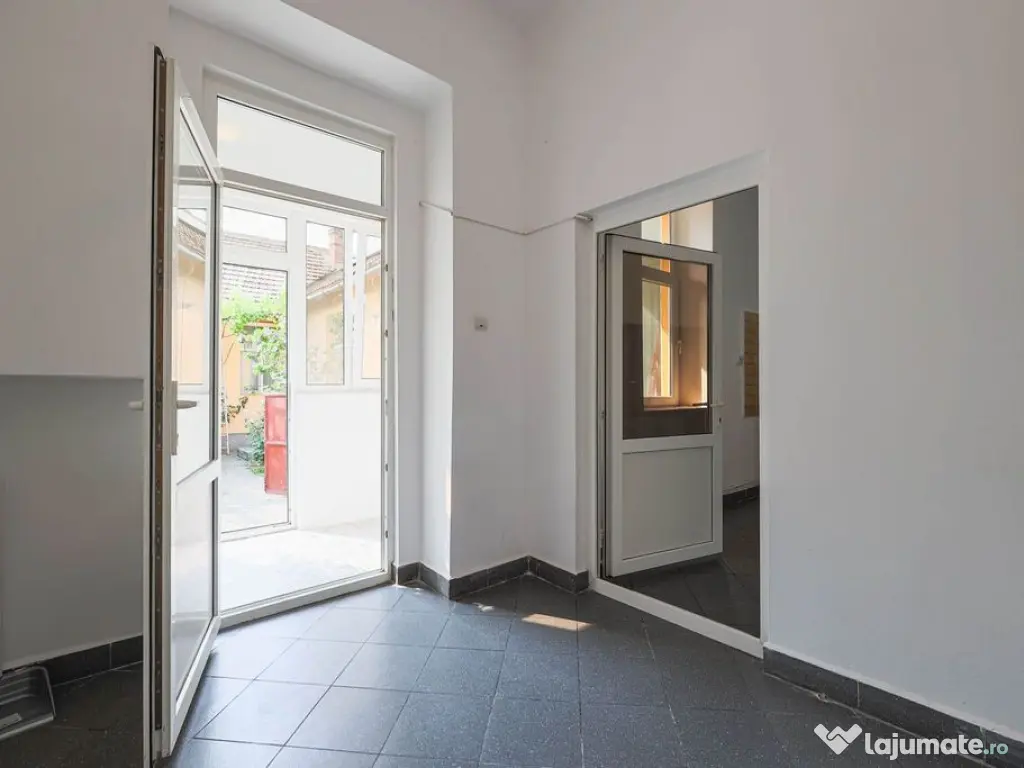 Locație excelentă: Spațiu comercial Reprezentanță sa... 