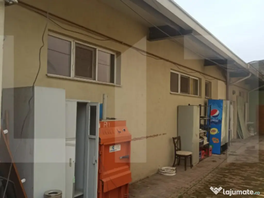 Spatiu comercial, de vanzare, parter + apartament la etaj, z