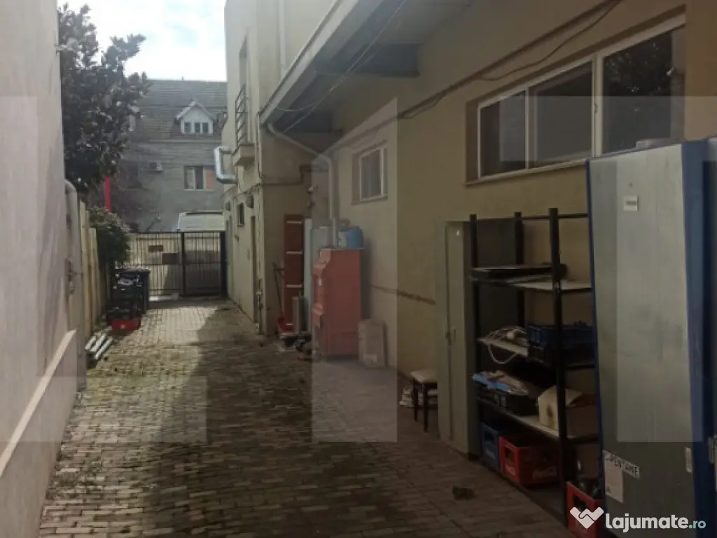 Spatiu comercial, de vanzare, parter + apartament la etaj, z