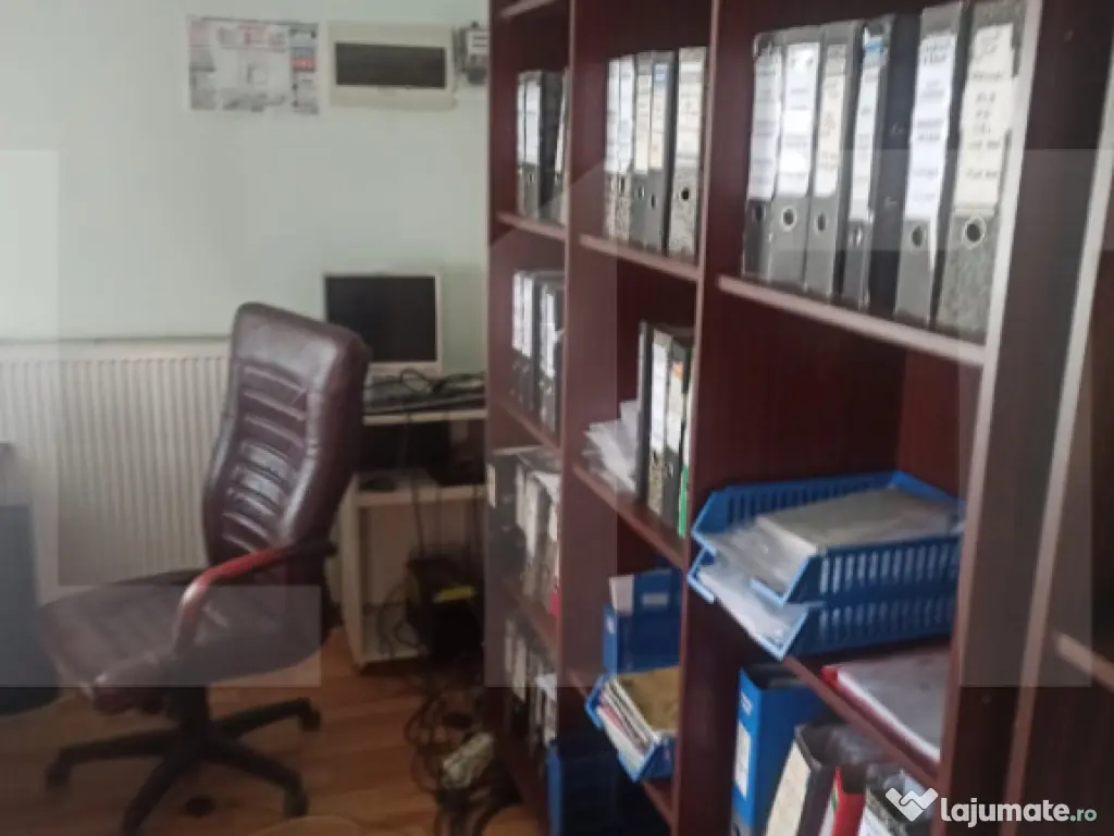 Spatiu comercial, de vanzare, parter + apartament la etaj, z