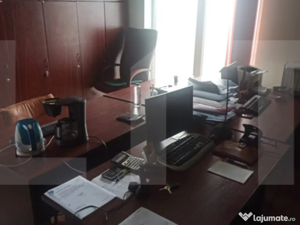 Spatiu comercial, de vanzare, parter + apartament la etaj, z