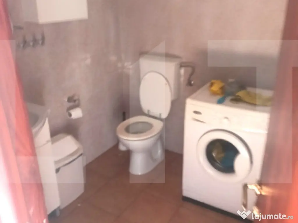 Spatiu comercial, de vanzare, parter + apartament la etaj, z