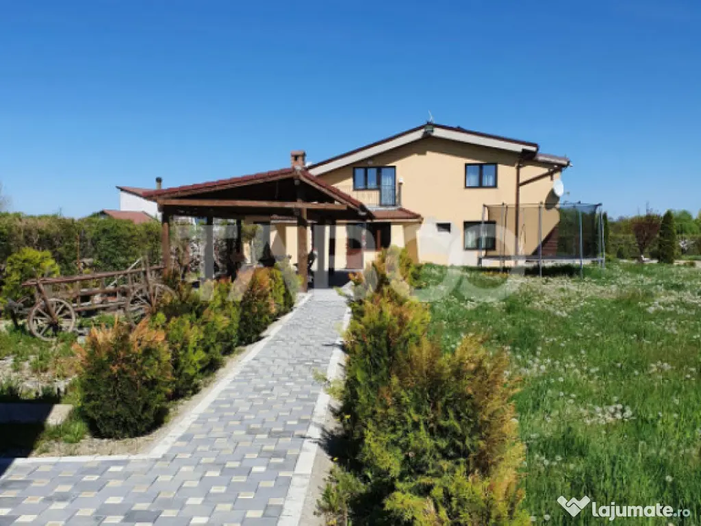 Casa la 5 minute de Fagaras Ultramoderna 300 mp utili la che 