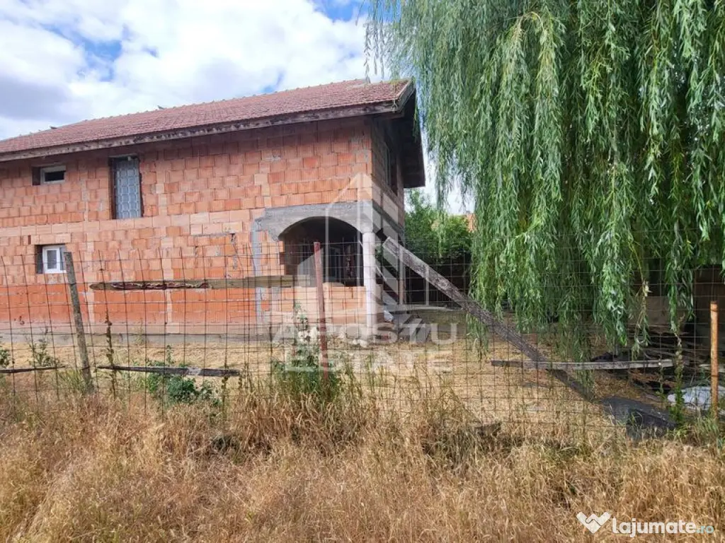 Casa individuala cu 7 camere,si teren de 550 mp,Dudestii Noi 