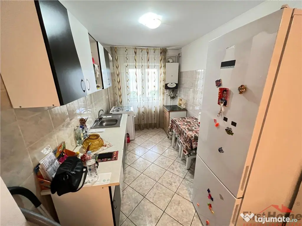 Apartament 2 camere, hol patrat, logie balcon, zona Razboi