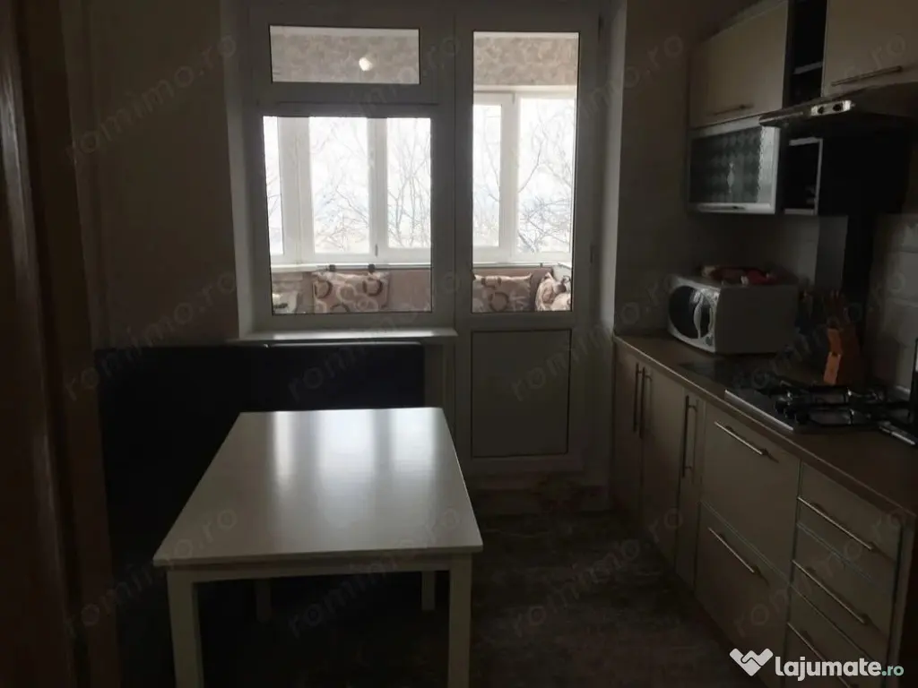 3 camere in zona Garii