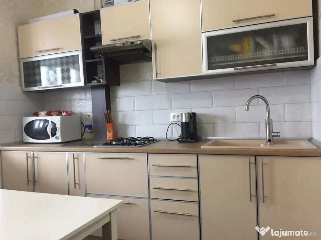 3 camere in zona Garii