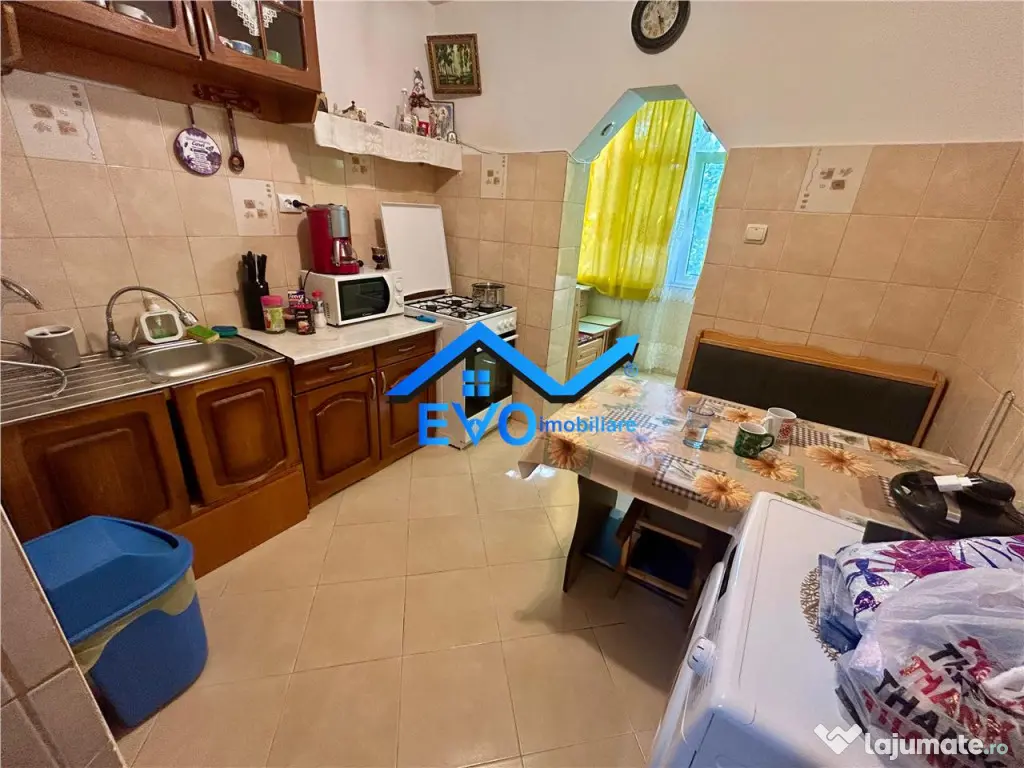 Apartament de cu 3 camere, decomandat, etaj 1, Tomesti 