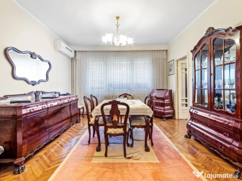 Vilă tip bloc 12 camere, 2 garaje 2 boxe zona Tomis 1 Flăm