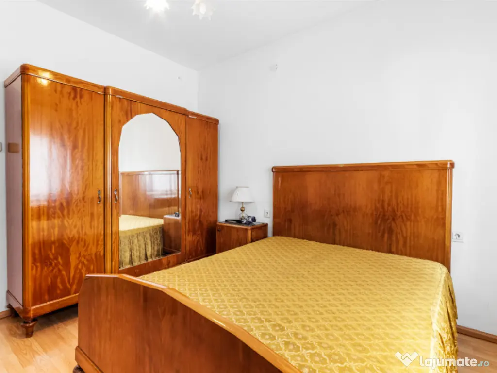 Vilă tip bloc 12 camere, 2 garaje 2 boxe zona Tomis 1 Flăm