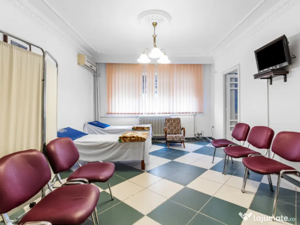 Vilă tip bloc 12 camere, 2 garaje 2 boxe zona Tomis 1 Flăm