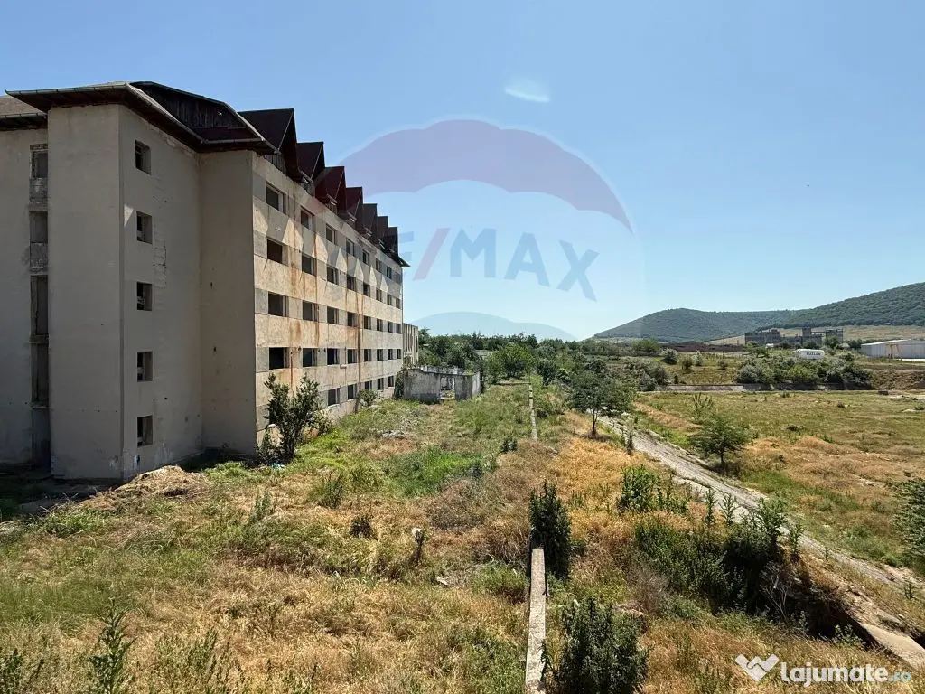 Bloc P+4 de vanzare, 40 apartamente, 2300 mp utili, BABADAG