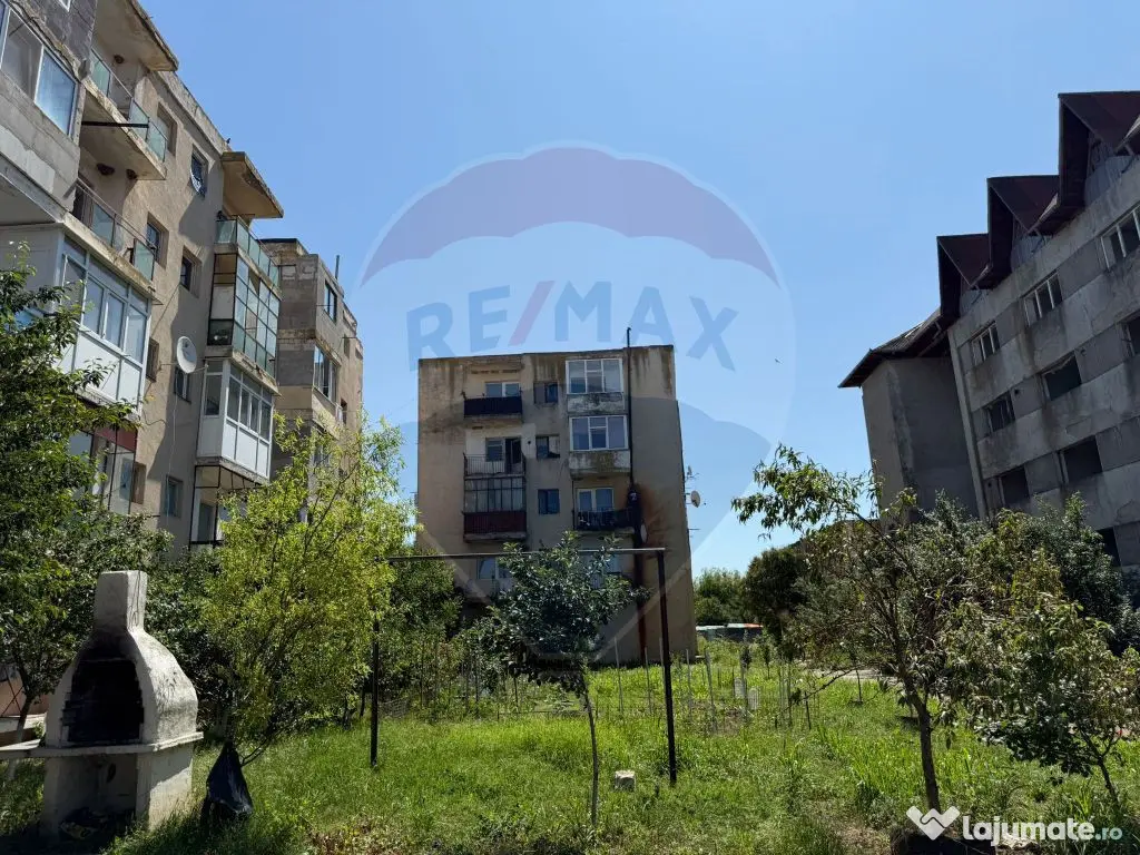 Bloc P+4 de vanzare, 40 apartamente, 2300 mp utili, BABADAG