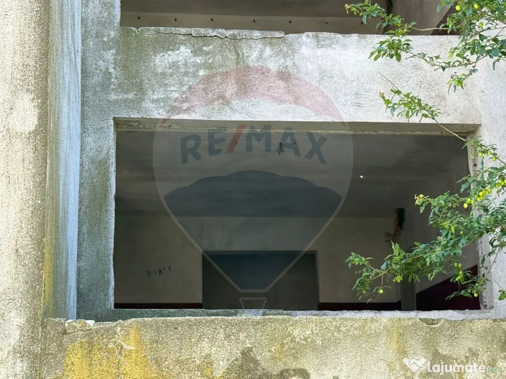 Bloc P+4 de vanzare, 40 apartamente, 2300 mp utili, BABADAG