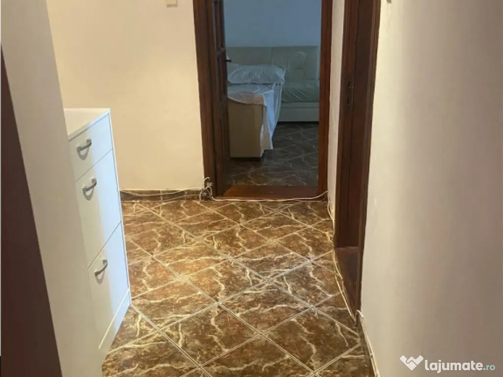Apartament 3 camere , zona centrala -Inspectoratul Scolar ,d