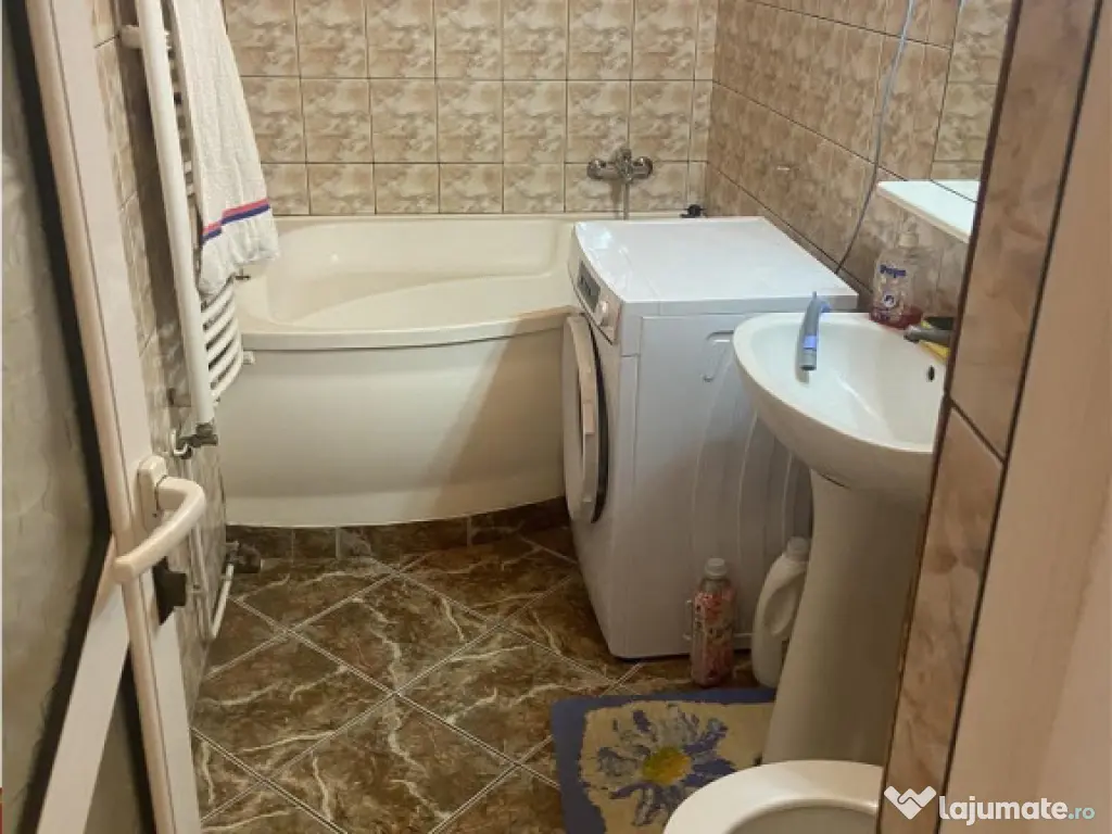 Apartament 3 camere , zona centrala -Inspectoratul Scolar ,d