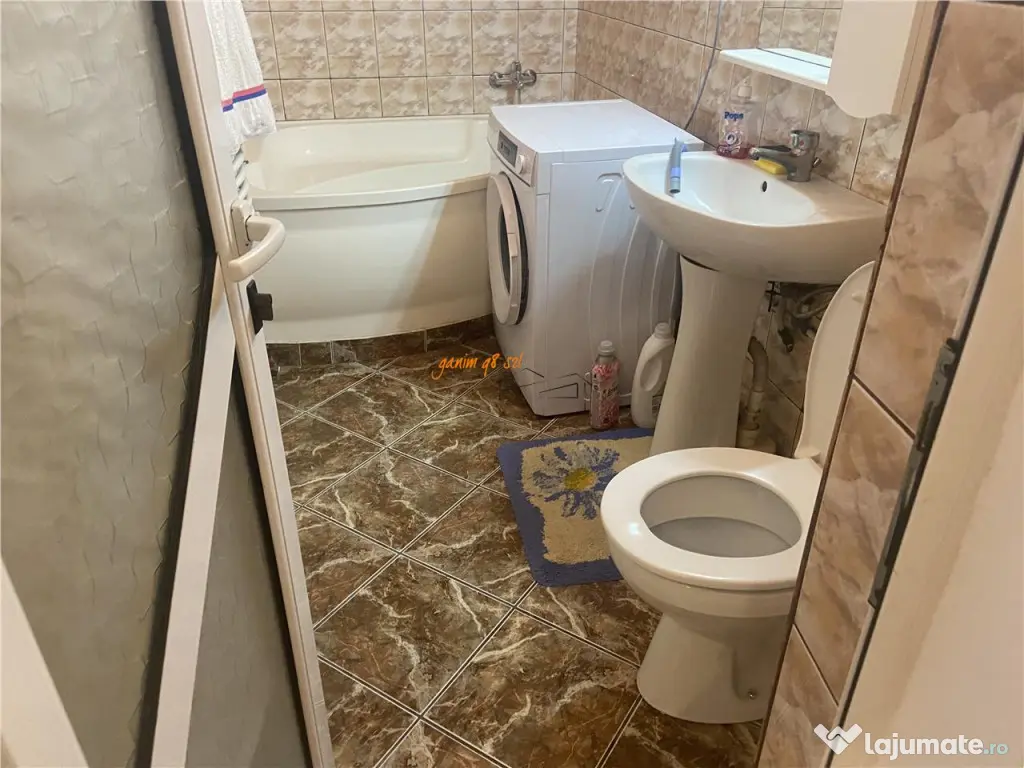 Apartament 3 camere , zona centrala -Inspectoratul Scolar ,d