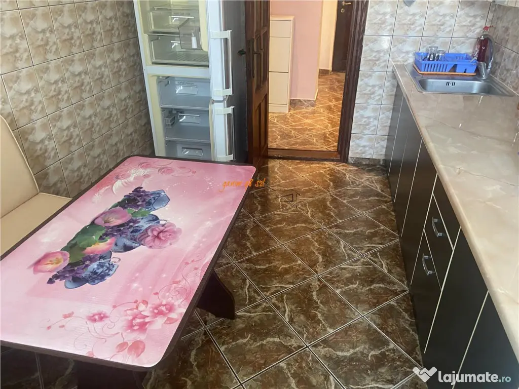 Apartament 3 camere , zona centrala -Inspectoratul Scolar ,d