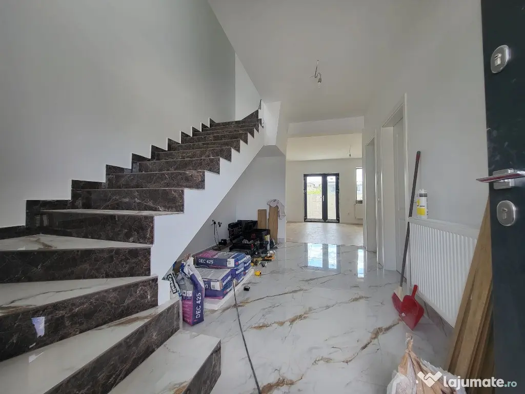 Casa cu 4 camere | Spatioasa | Frumos amenajata | Gata de mutat 