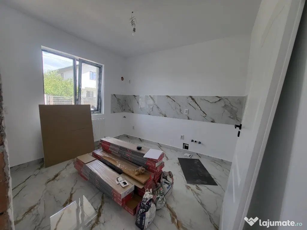 Casa cu 4 camere | Spatioasa | Frumos amenajata | Gata de mutat 