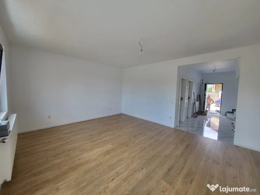 Casa cu 4 camere | Spatioasa | Frumos amenajata | Gata de mutat 